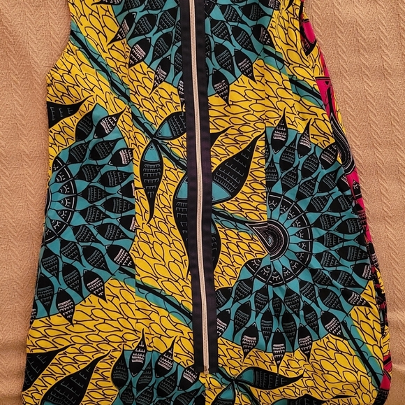 Sustainably Made Collared Sleeveless Dress - Picture 4 of 5